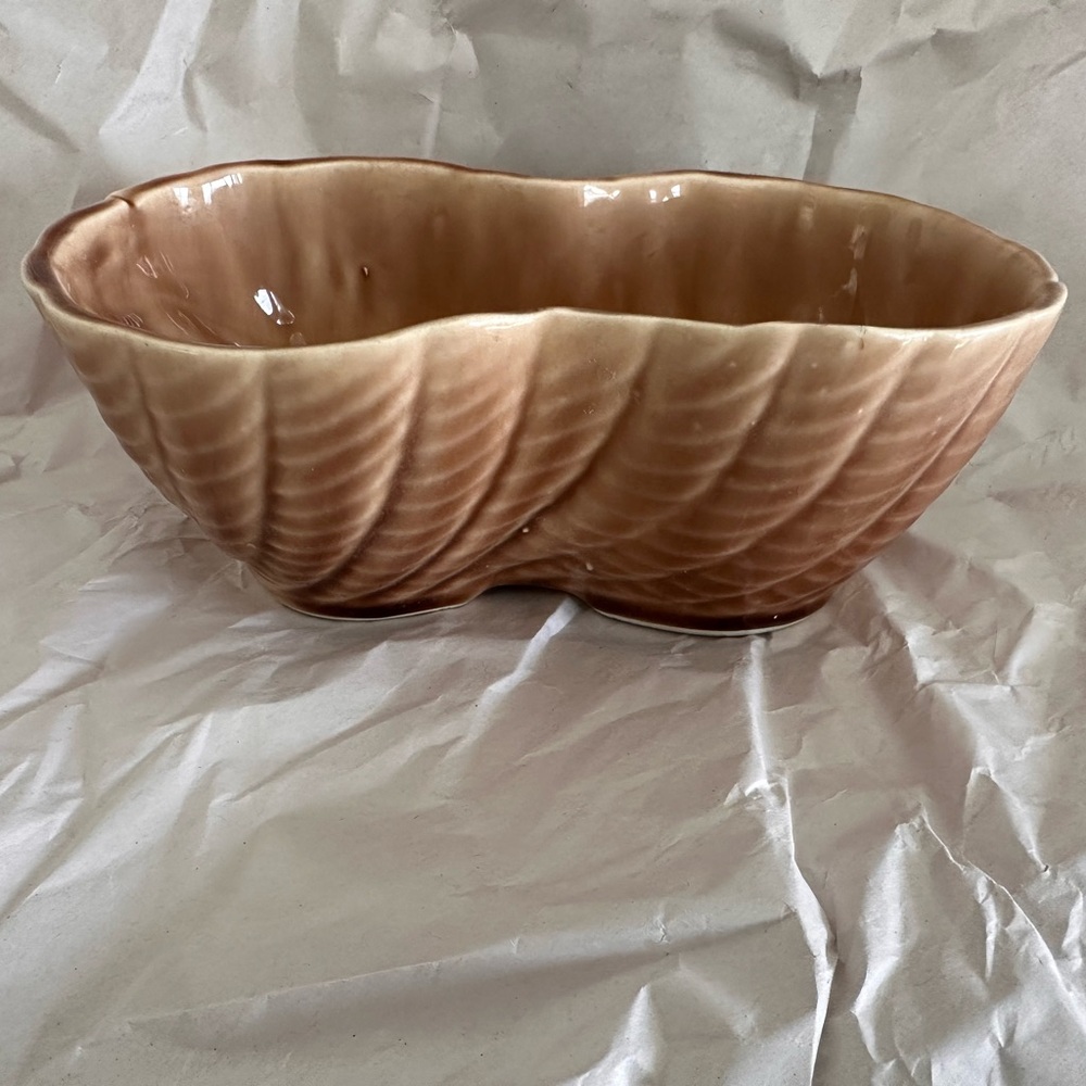 Vintage Roseville Peanut Planter